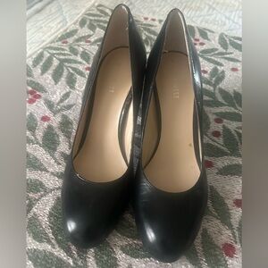 Nine West Black Leather Round-Toe Heels
